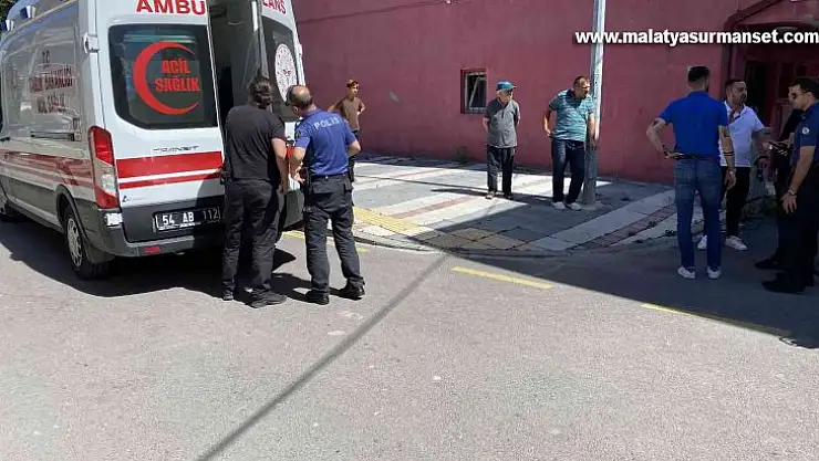 Parasının çalındığını iddia eden patron çalışanı sokak ortasında darp etti