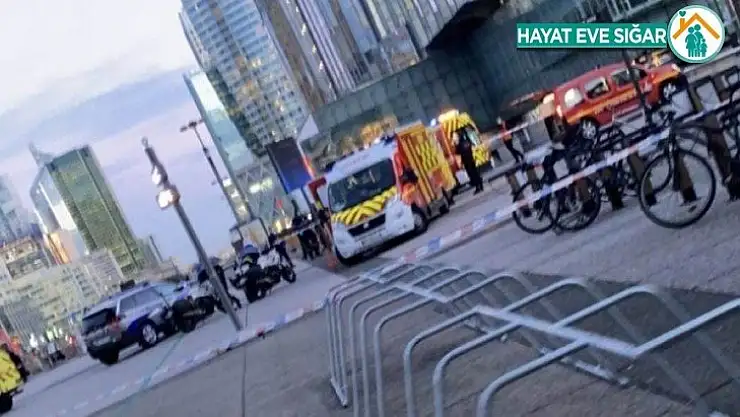 Paris'te evsiz adam çaldığı kamyonetle kalabalığa daldı: 1 ölü, 1 yaralı