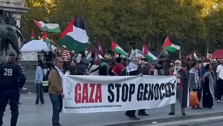 Paris'te Gazze'deki soykırım protesto edildi