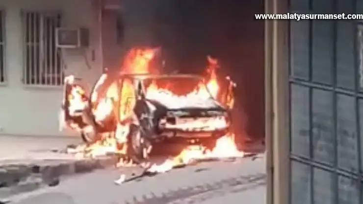 Park halindeki otomobil alev topuna döndü