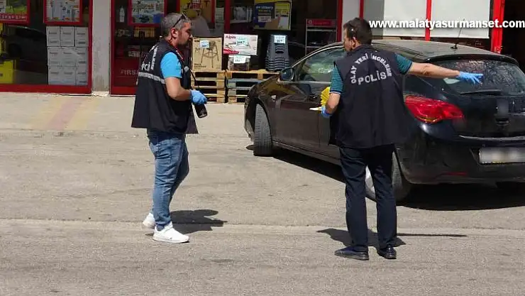 Park halindeki otomobiller kurşunların hedefi oldu