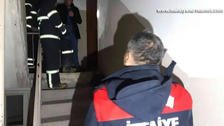 Patlayan fırınlı ocak yangına neden oldu