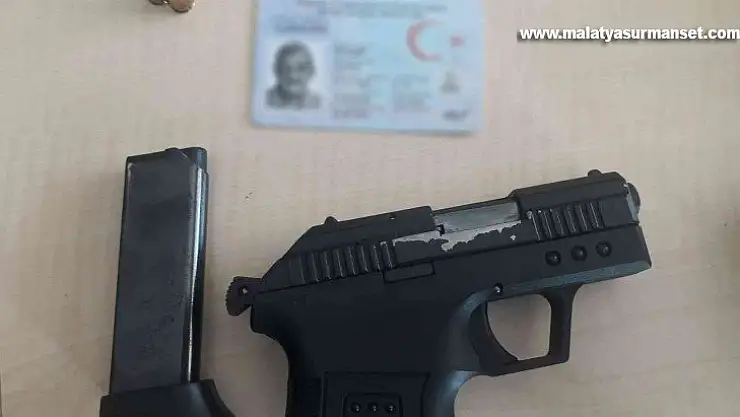 Pazardan dönen eski karısını silahla vuran saldırgan yakalandı