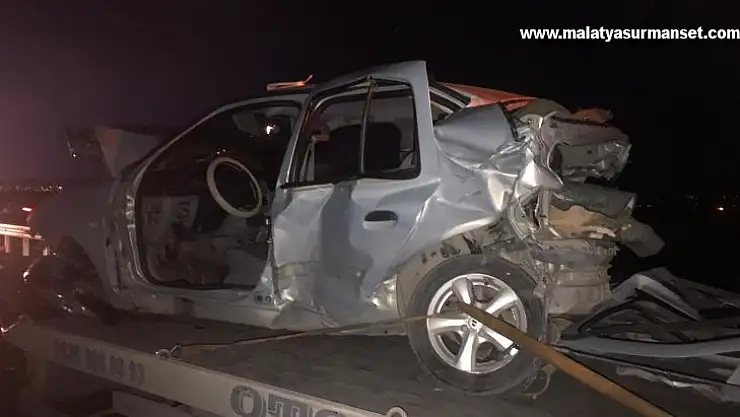 Pikap ile çarpışan otomobil hurdaya döndü: 1 yaralı