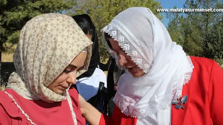 PKK'lı teröristlerin şehit ettiği AK Parti Dicle İlçe Başkanı Deryan Aktert mezarı başında anıldı