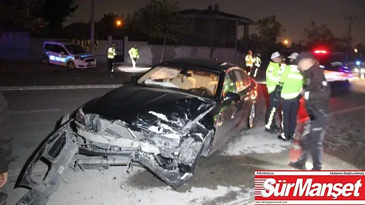 Polis aracına otomobil çarptı: 2'si polis, 3 yaralı