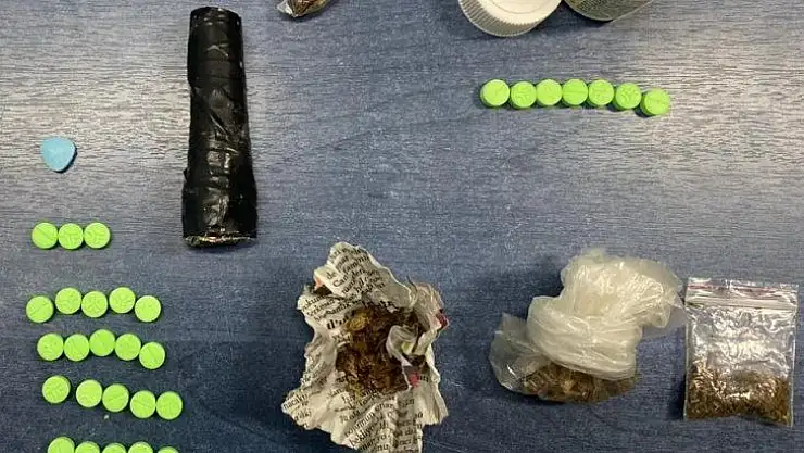 Polis evi saatlerce izledi uyuşturucuyu bulup kadını yakaladı