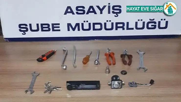 Polis, oto hırsızını suç üstü yakaladı