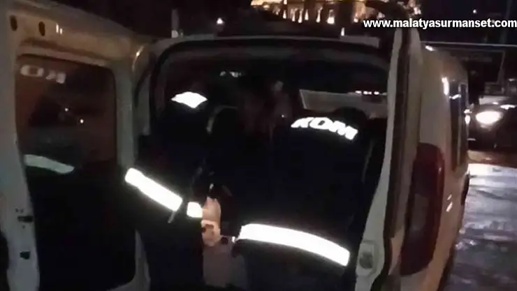 Polisin dikkatinden kaçmadı, aracındaki şişeler ele verdi: 170 litre sahte alkol ele geçirildi