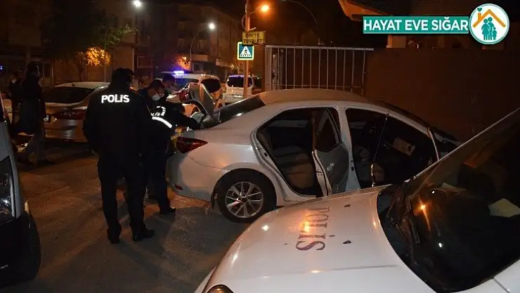 Polisin dur ihtarına uymayan sürücü otomobili bırakıp kaçtı