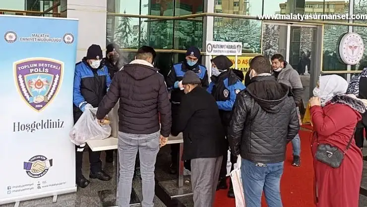 Polisten hasta yakınlarına sıcak çorba