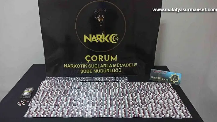 Polisten kaçan araçtan yüzlerce uyuşturucu hap çıktı