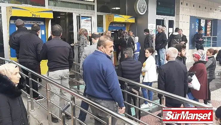 Polisten kalabalığa megafonlu 'mesafeli kal' uyarısı