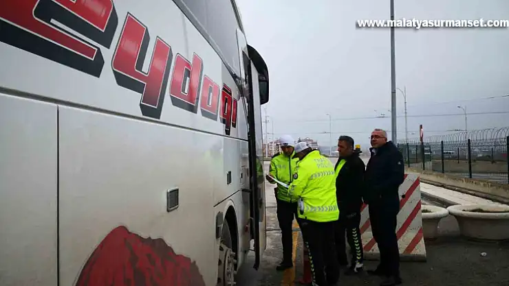Polisten kış lastiği denetimi