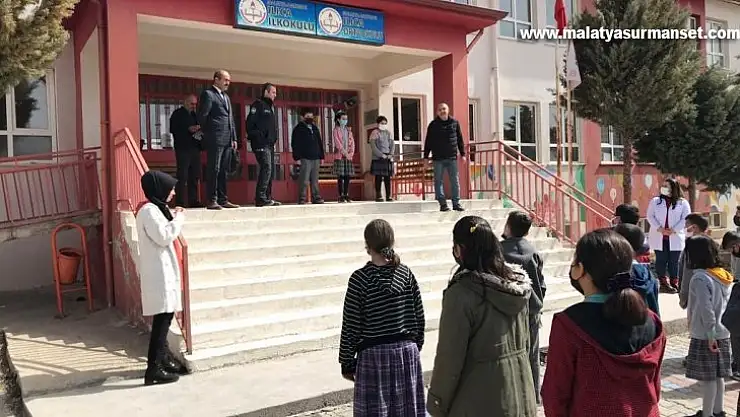 Polisten kitap okuma etkinliği