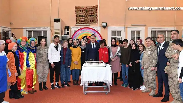 Protokol üyeleri özel çocuklarla bir araya geldi