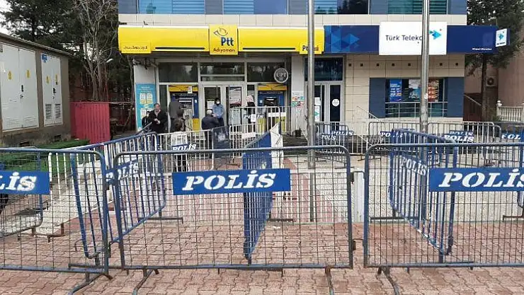 PTT şubelerinin önü boş kaldı