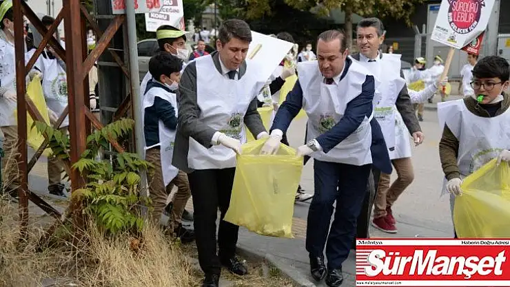 Pursaklar'da öğrenciler sokakları temizledi