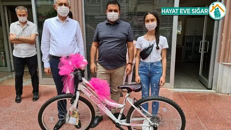 Resim yarışmasında dereceye giren öğrenciler ödüllendirildi