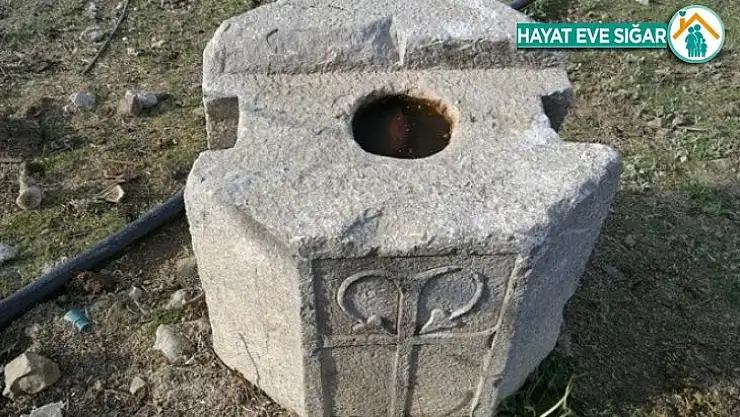 Roma dönemine ait taş sütuna jandarmaya satmaya kalkıştı