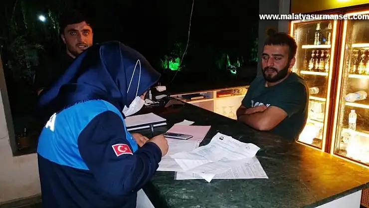 Ruhsatsız alkol satışı yapan restauranta baskın