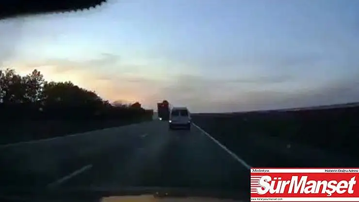 Rusya'da freni patlayan tır iki aracı ezdi: 1 ölü, 2 yaralı
