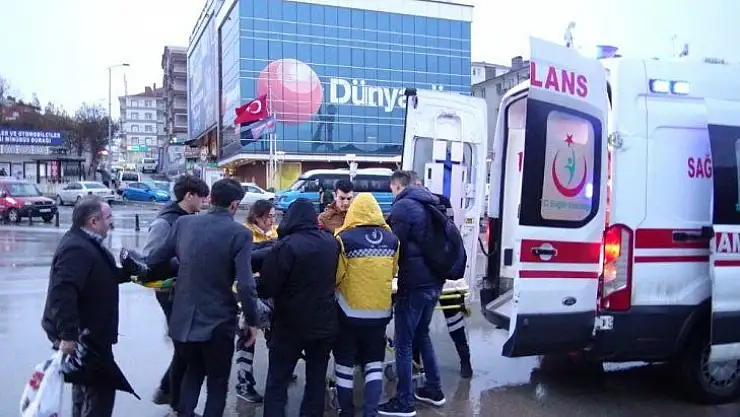 Saat kulesine tırmanan gencin başına süs taşı düştü