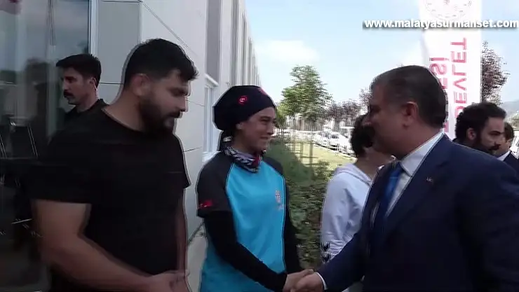 Sağlık Bakanı Fahrettin Koca, Defne Devlet Hastanesi'ni ziyaret etti