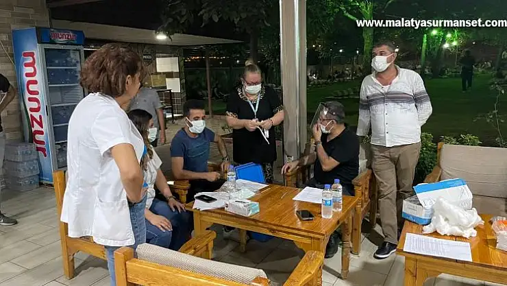 Sağlık çalışanlarından özverili davranış