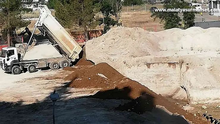 Sağlık Müdürlüğü inşaat alanı toprakla dolduruluyor