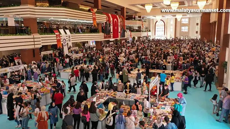 Şahinbey Belediyesi kitap fuarına yoğun ilgi sürüyor