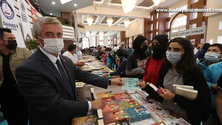 Şahinbey Belediyesi'nden 50 bin öğrenciye 80 TL değerinde kitap hediye çeki