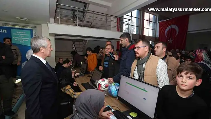 Şahinbey'de 63 bin öğrencinin yüzü güldü