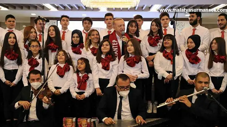 Şahinbey Koro ekibi, Cumhurbaşkanı ile şarkı söylemenin heyecanını yaşadı