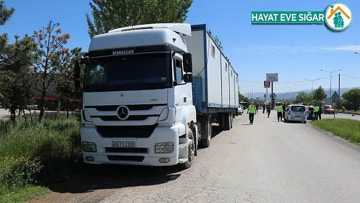 Sahte plakalı tır uygulama noktasında yakalandı