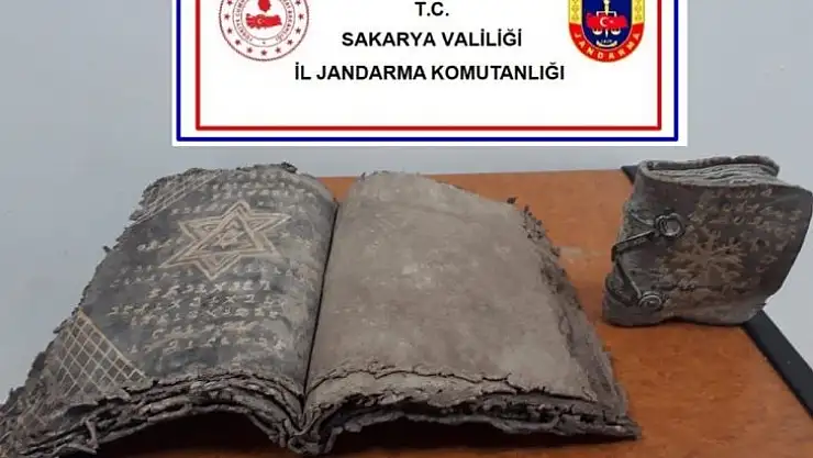 Sakarya'da iki tarihi Tevrat ele geçirildi: 6 gözaltı