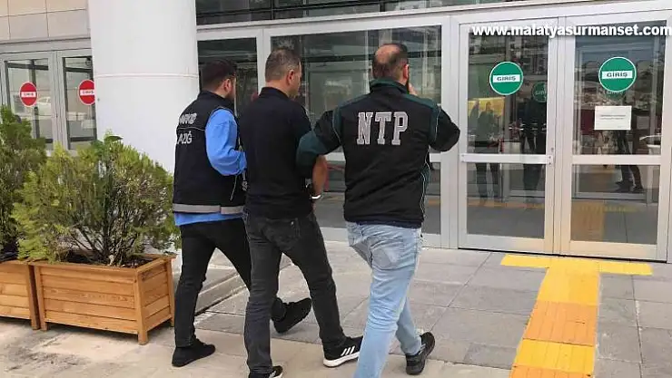 Salça bidonunda uyuşturucu taşıyan 2 şüpheli tutuklandı