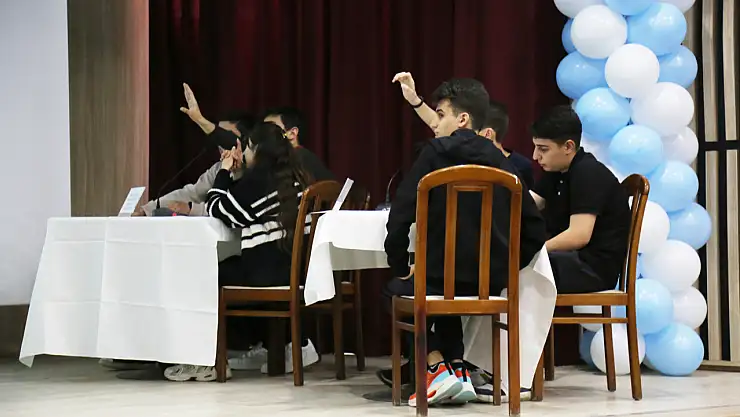 Şampiyon Kim?' Bilgi Yarışmasında İlk Turlar Başladı