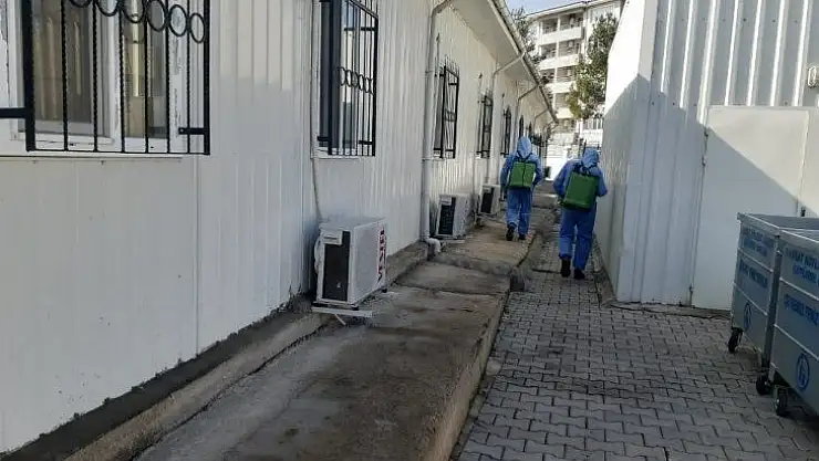 Samsat ilçesinde kamu kurumları dezenfekte ediliyor