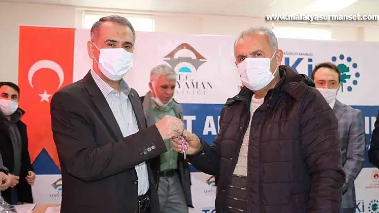 Samsat'ta depremzedelerin konut sevinci