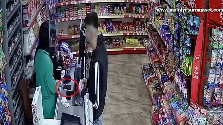 Samsun'da marketten telefon hırsızlığı kamerada