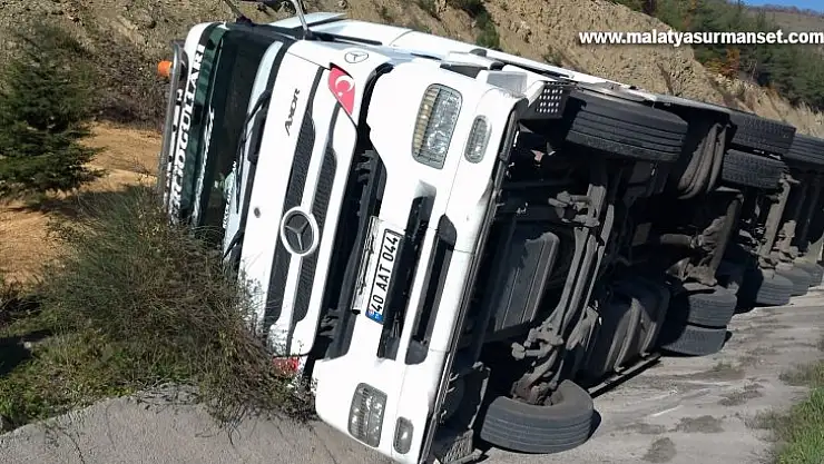 Samsun'da tır devrildi: 1 yaralı
