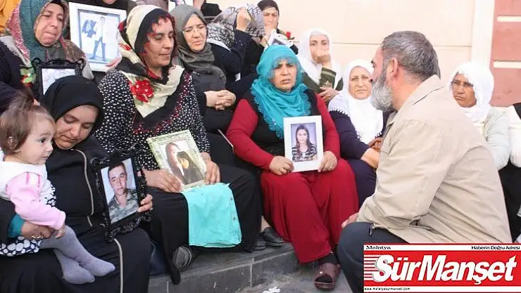 Sanatçı Dursun Ali Erzincanlı'dan HDP önünde eylem yapan ailelere destek ziyareti