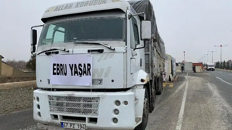 Sanatçı Ebru Yaşar depremzedeleri unutmadı
