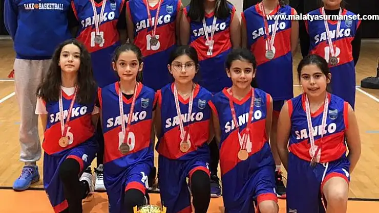 SANKO Okulları basketbol takımı il ikincisi oldu
