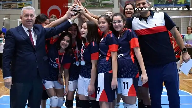 SANKO Okulları kız voleybol takımı il ikincisi oldu