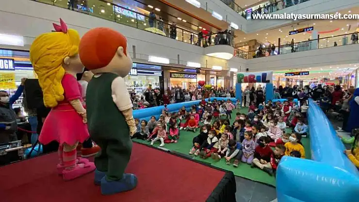 SANKO Park AVM'de çocuklar Pırıl ve arkadaşları ile buluştu