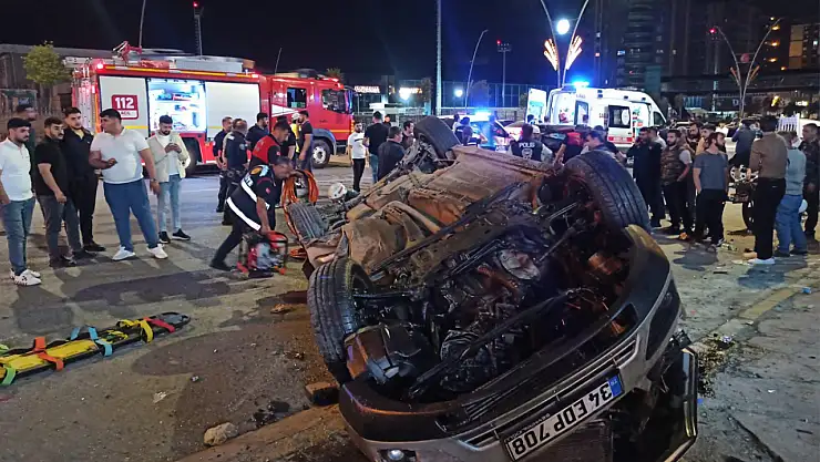 Şanlıurfa'da Korkunç Kaza 2 Kişi Öldü 1 Kişi Ağır Yaralandı
