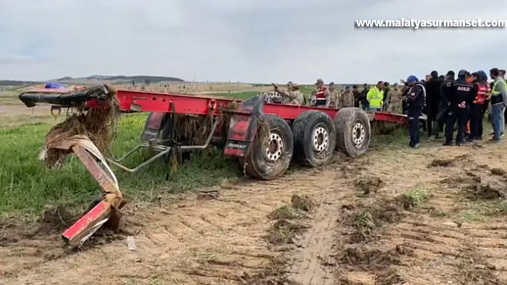 Şanlıurfa'da sele kapılan sürücünün tır dorsesine ulaşıldı