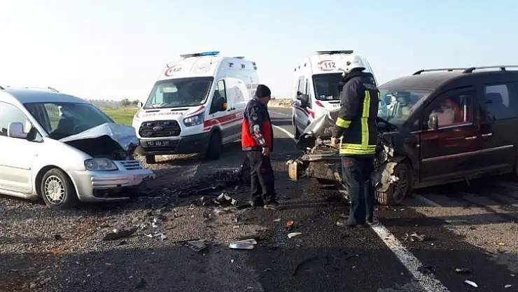 Şanlıurfa'da otomobiller çarpıştı: 6 yaralı